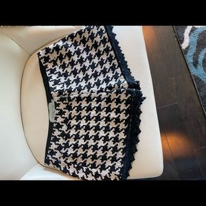 Judith March Houndstooth shorts